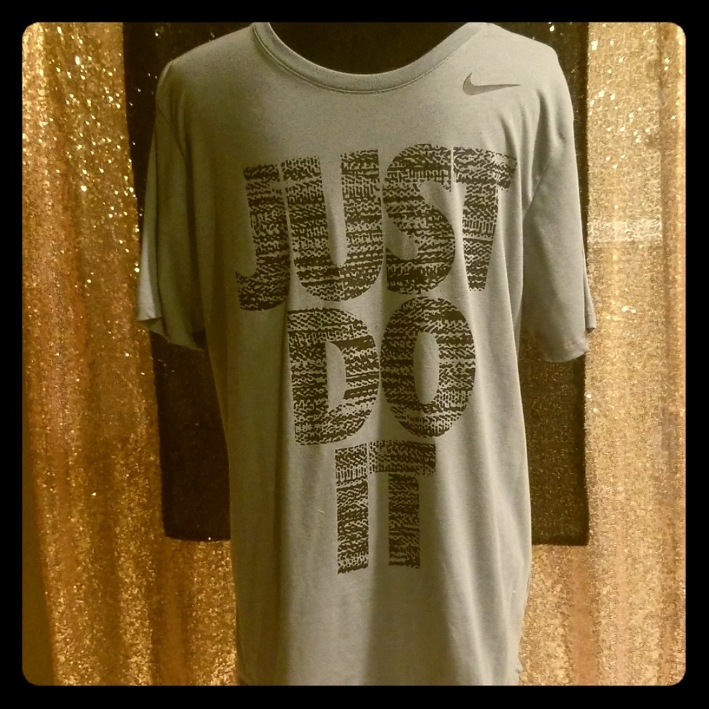 Nike T-shirt